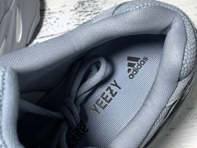700 FV8424 v2 Adidas Yeezy Hospital Blue Boost 1012